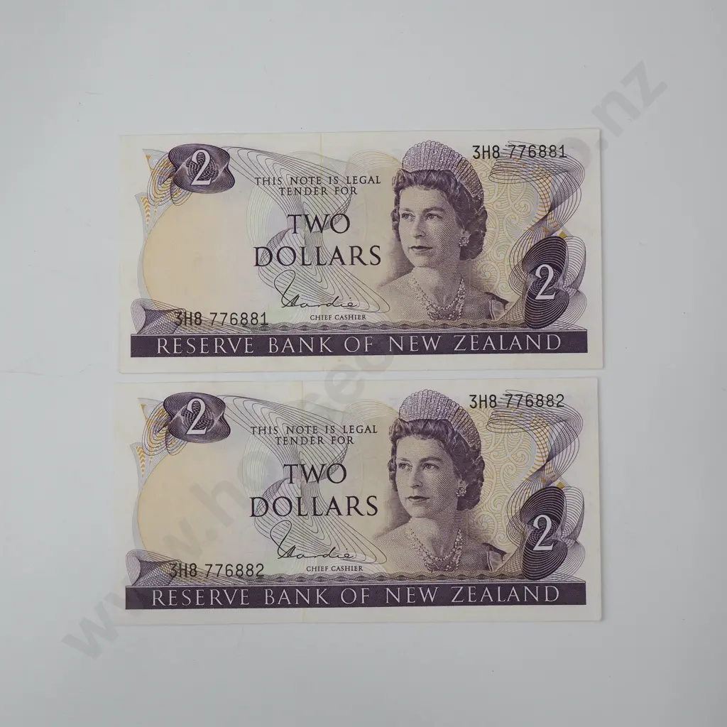 Pair of Consecutive Hardie Type I Two Dollar Banknotes - AUNC Image 1++