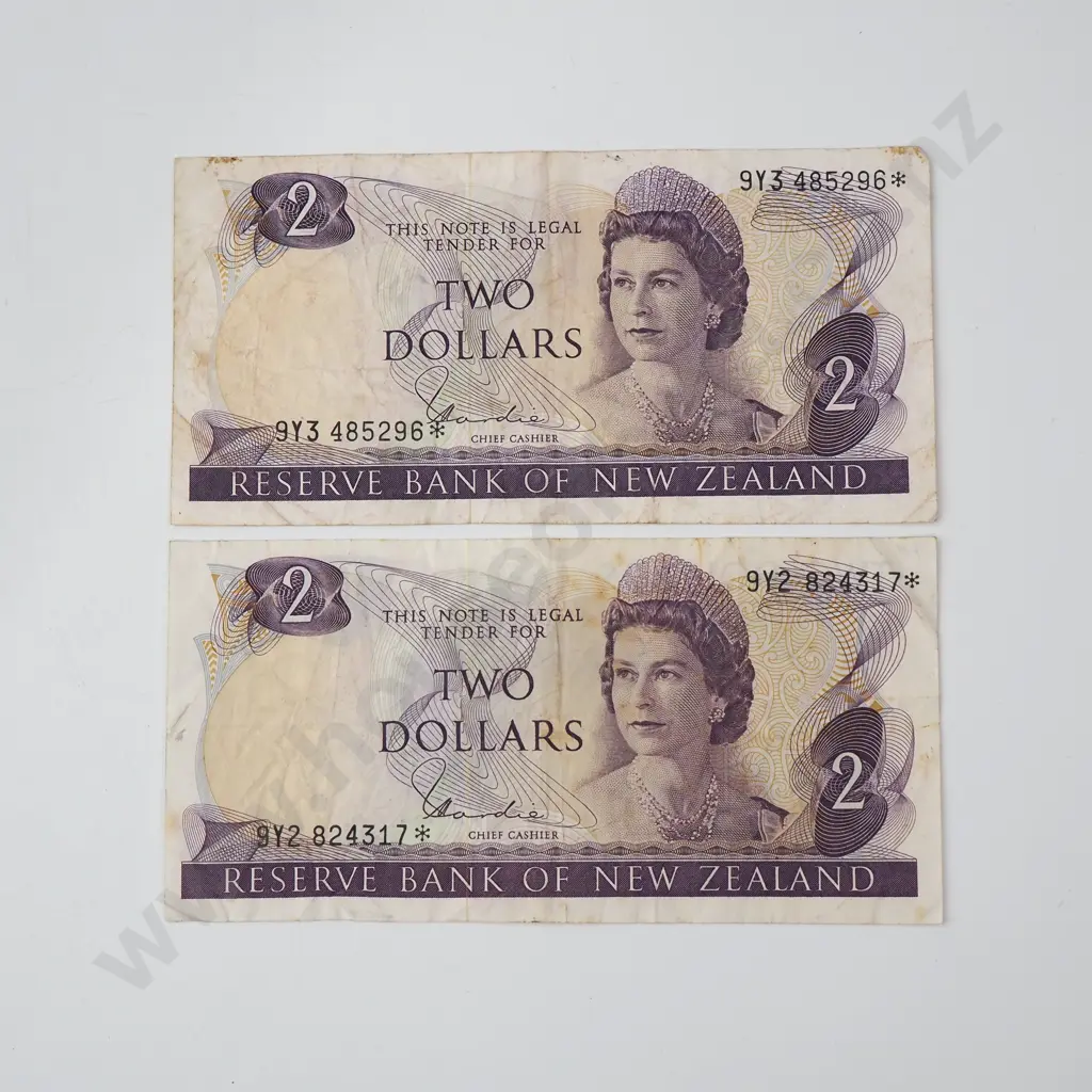 Two Hardie Type I Star Two Dollar Banknotes 9Y2 & 9Y3 Image 1++