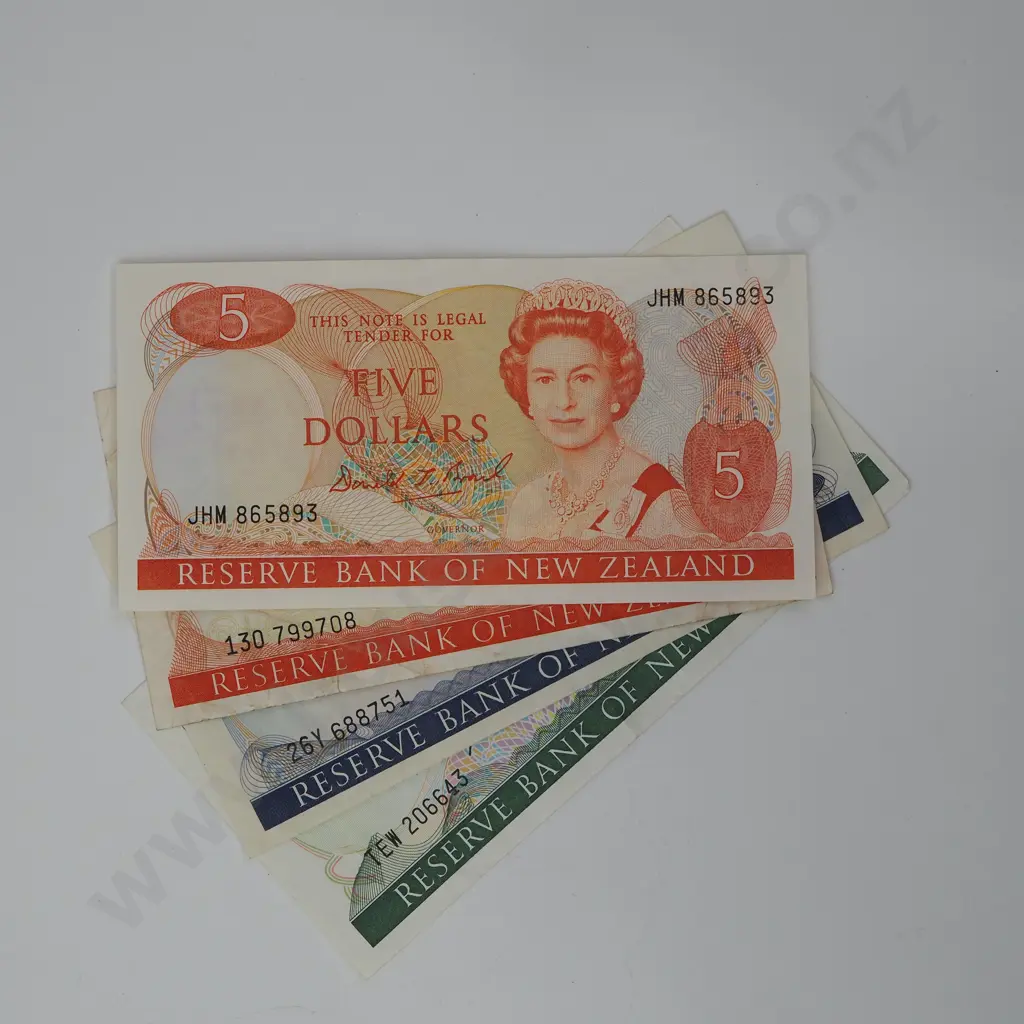 Interesting Lot of New Zealand Banknotes Image 1++