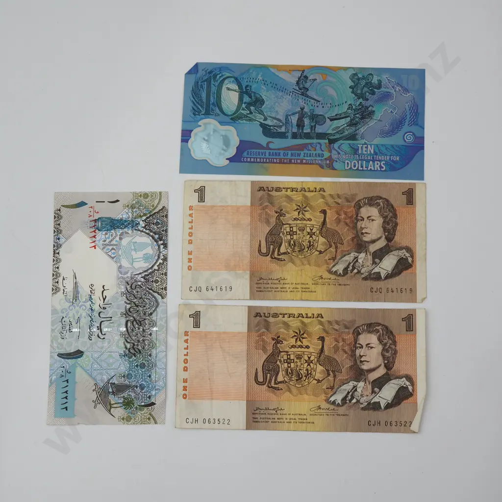 Assorted Banknotes incl NZ & Australian Image 1++