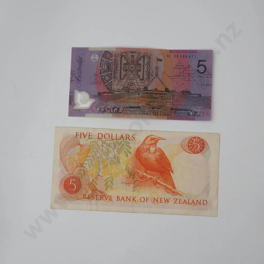 Two Five Dollar Banknotes - Australian & New Zealand Image 1++