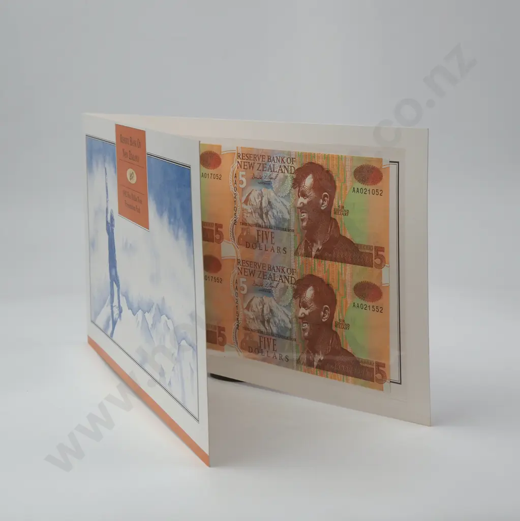 1992 New Zealand $5 Uncut Set of 4 in Presentation Pack, Reserve Bank of NZ Image 1++