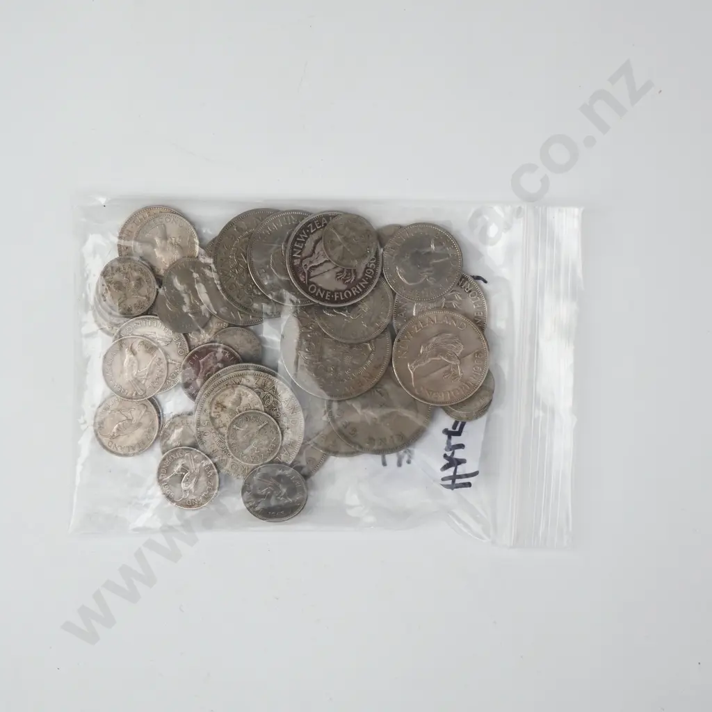 Assorted Lot of New Zealand Pre Decimal Coinage - Post 1947 Image 1++