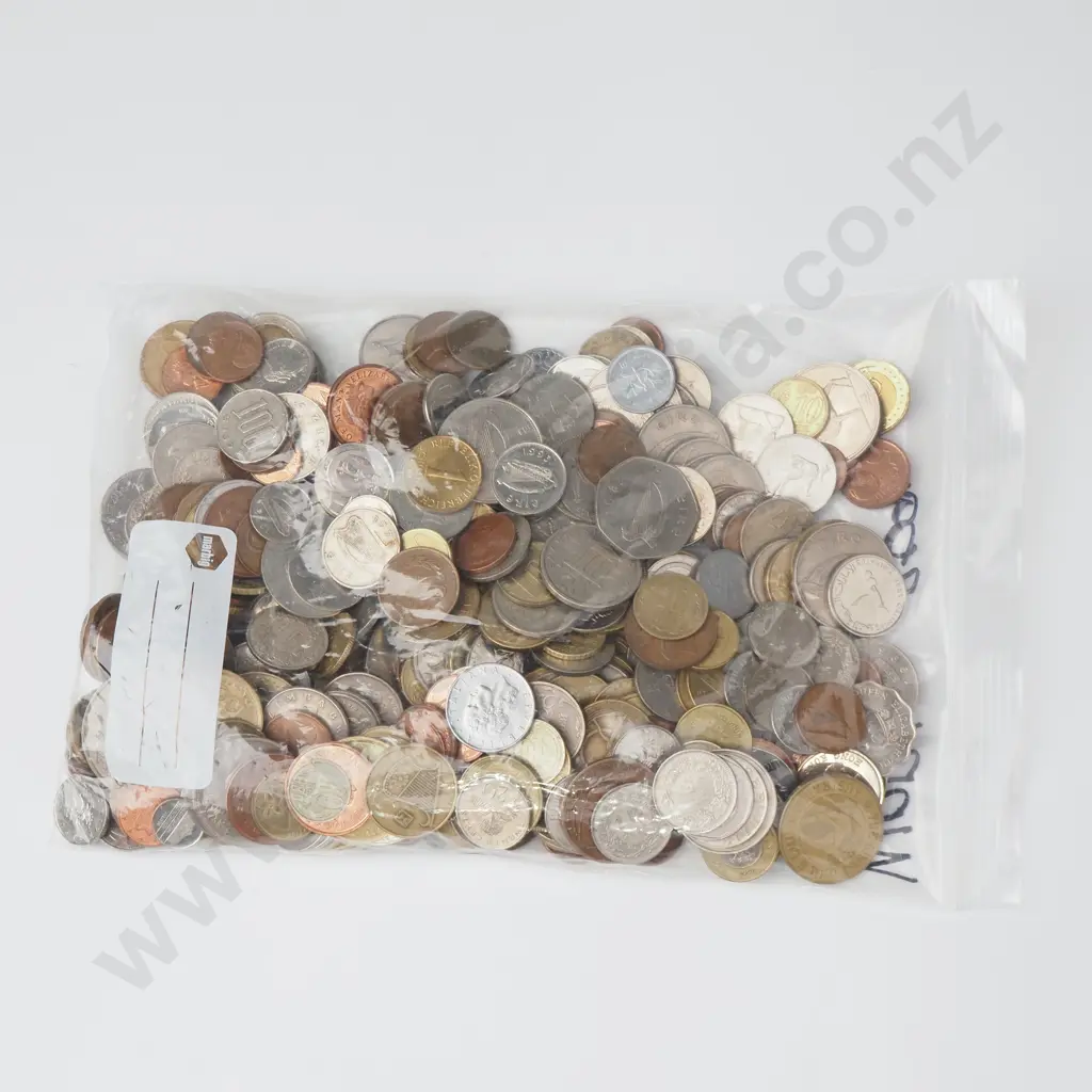 2.09 KG of Assorted World Coinage Image 1++