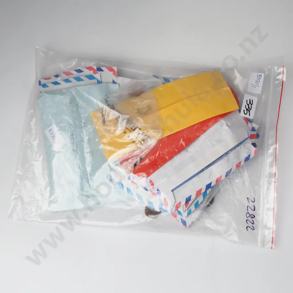Large assorted lot of International Coinage - Sorted in Envelopes by Country Image 1++