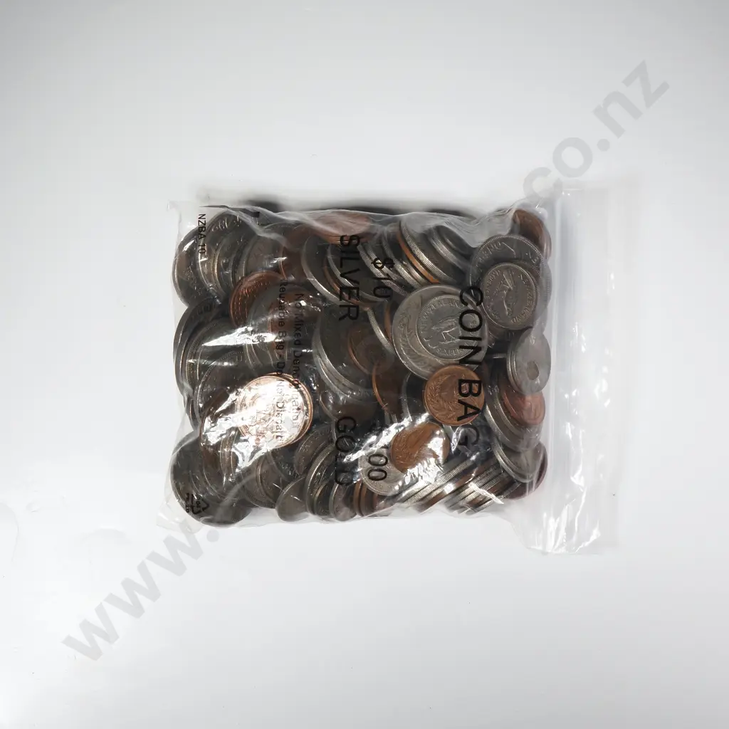 1 Kilo of Mixed Interesting World Coinage  Image 1++