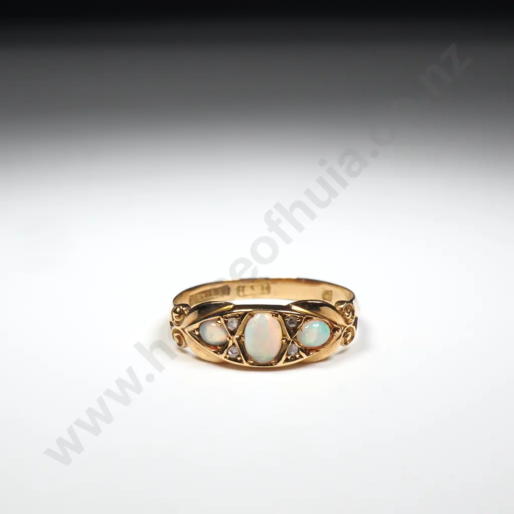 Antique 18ct Gold Opal & Diamond Ring Image 1++
