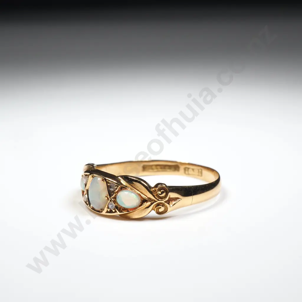 Antique 18ct Gold Opal & Diamond Ring Image 1++