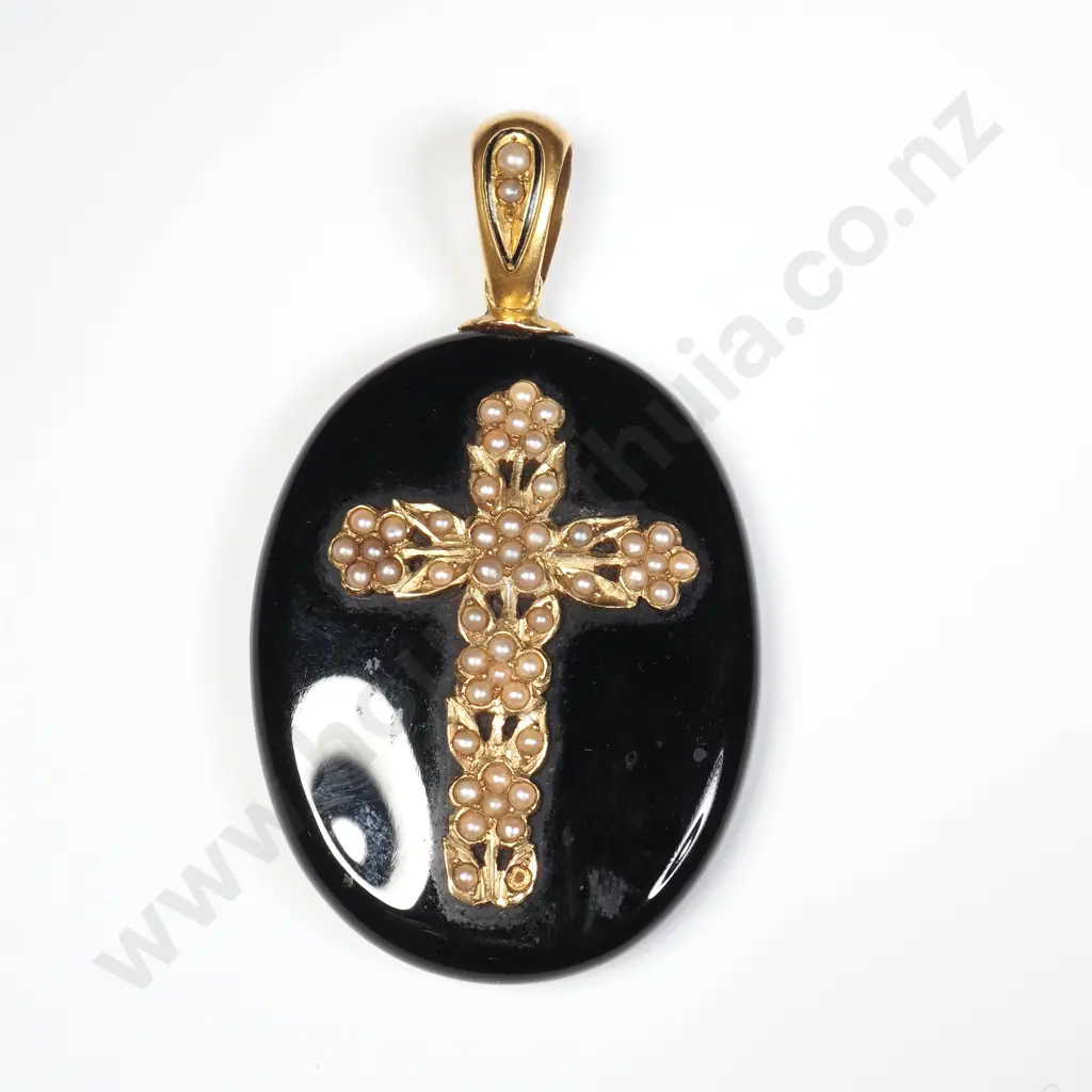 Antique 15ct Gold, Onyx & Seed Pearl Locket Image 1++