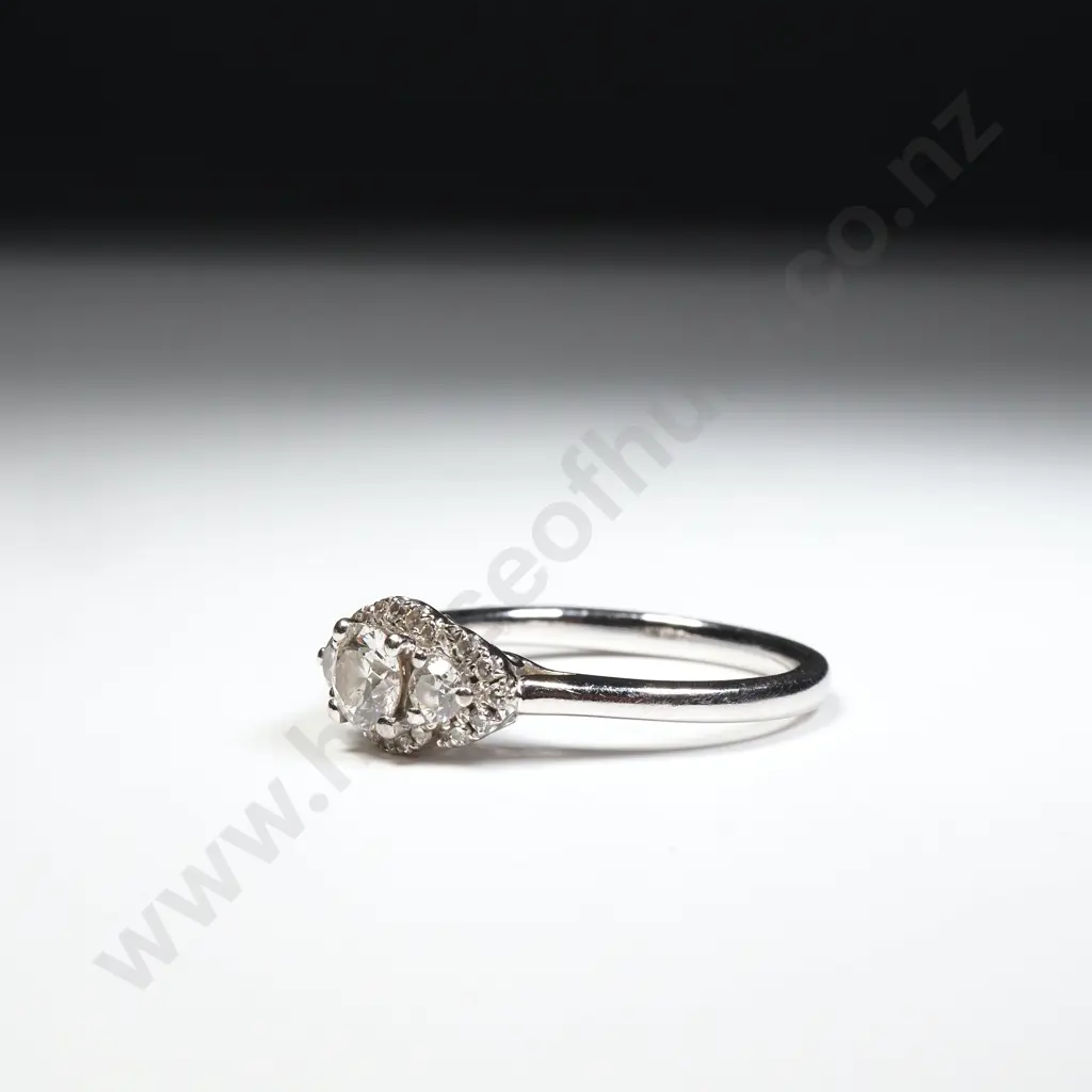 18ct White God Diamond Cluster Ring w Valuation for $4.470 Image 1++