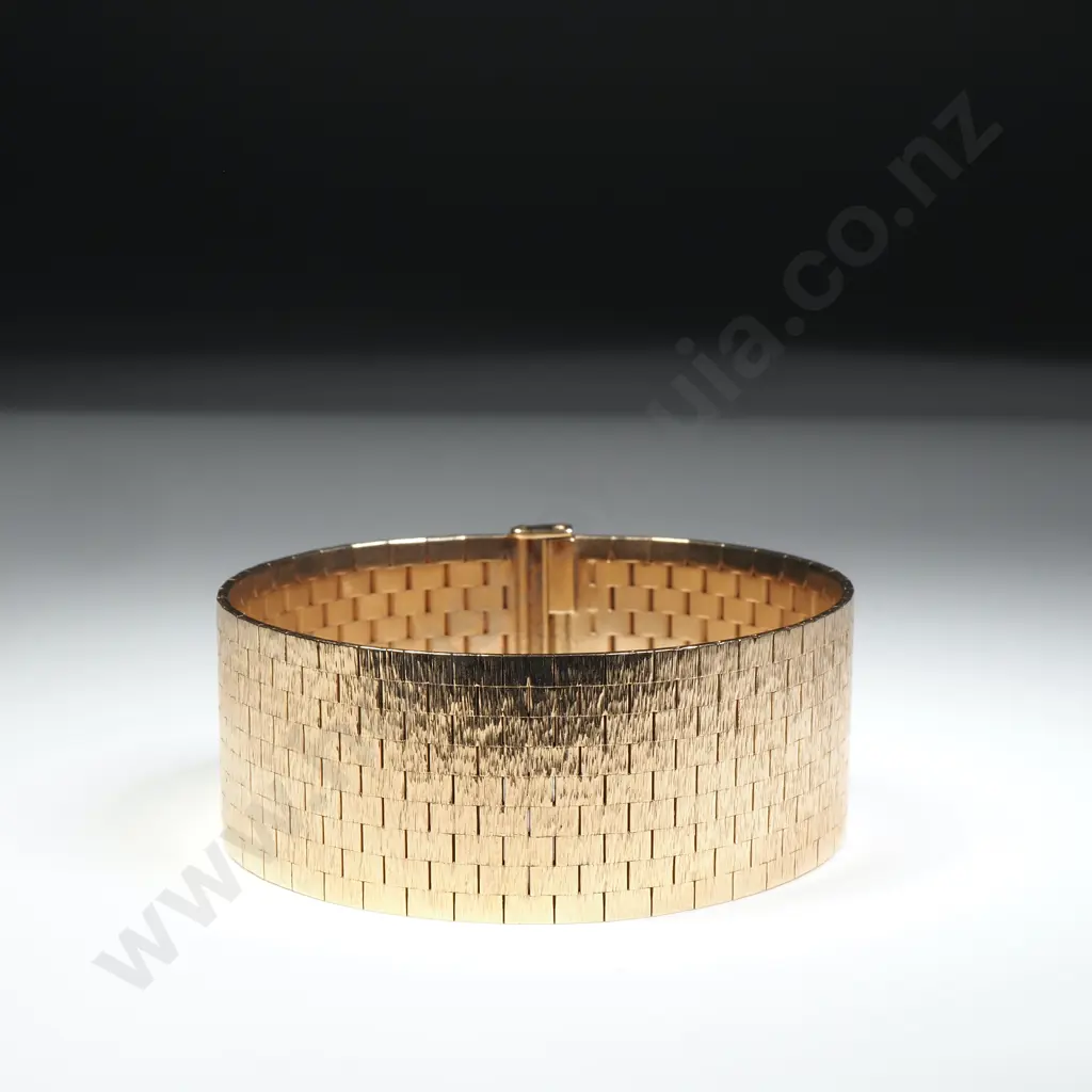 Impressive 9ct Gold Cuff Bracelet w English Hallmarks Image 1++