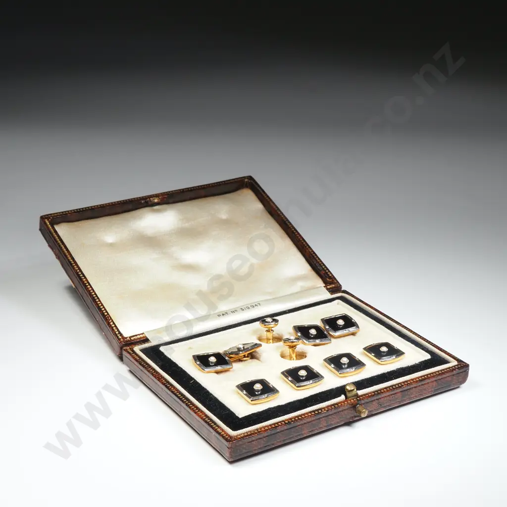 Exceptional Cased 18ct Gold & Platinum Gents Cufflinks / Stud Box - w Pearl & Onyx Detailing Image 1++