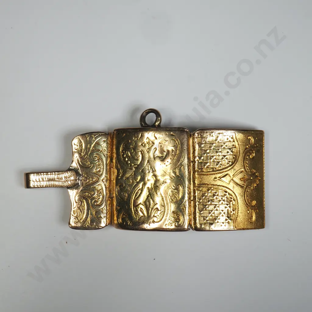 Antique 9ct Gold Photo Locket w Detailed Scroll Embellishments Image 1++