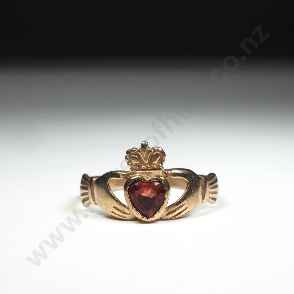 Vintage 9ct Gold Claddagh Ring w Red Gem Image 1++
