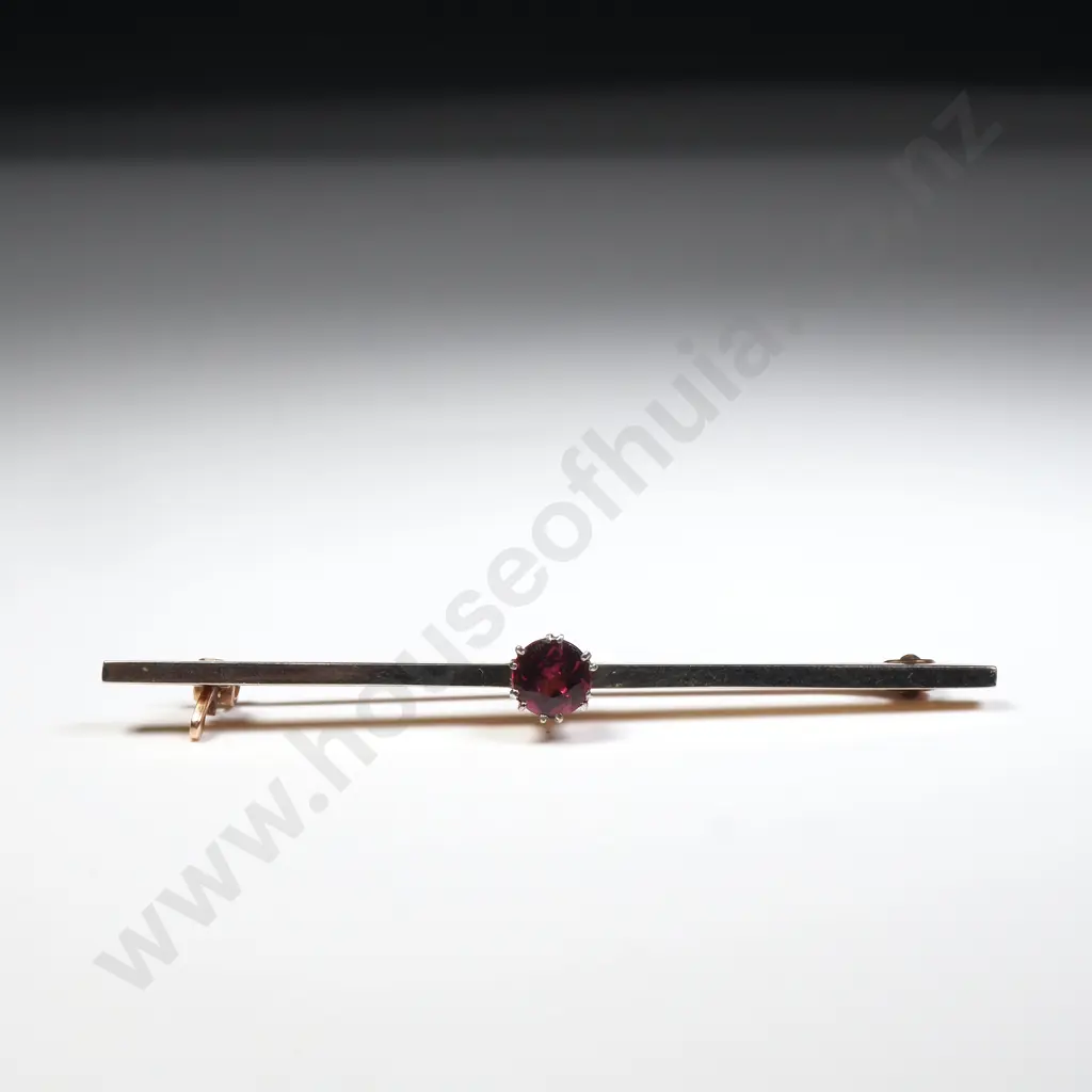 15ct Gold Rhodolite Garnet Bar Brooch Image 1++