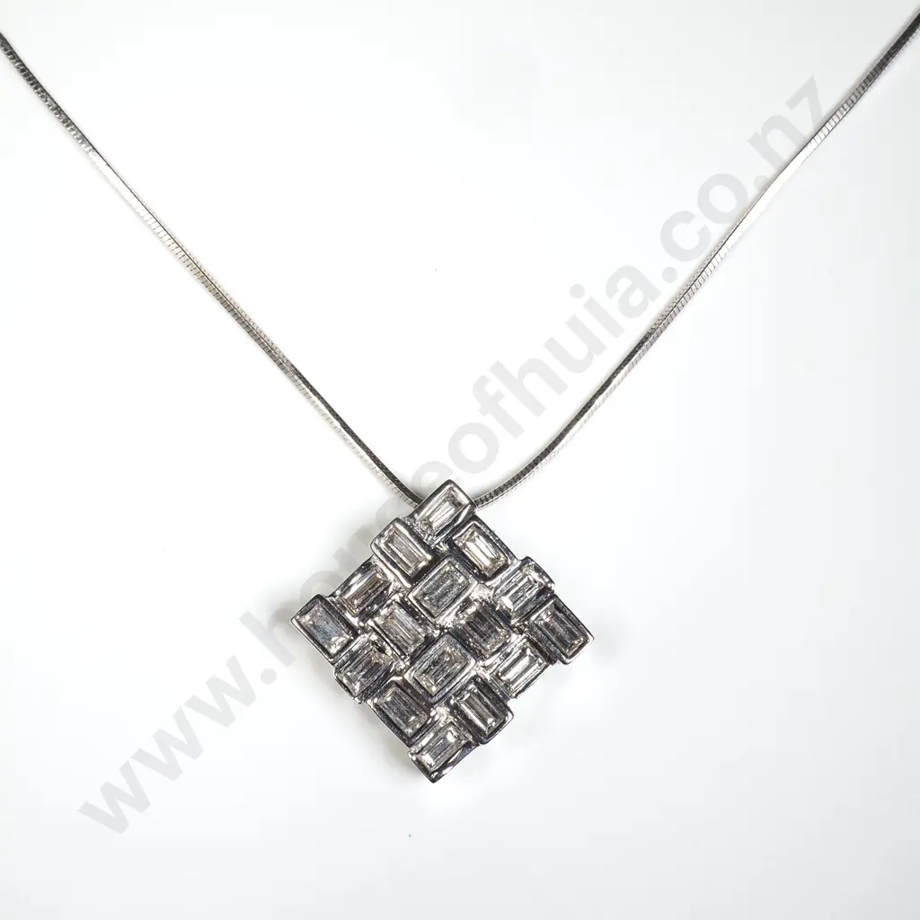 Impressive 18ct White Gold & Diamond Necklace / Pendant Set w Valuation for $8,810 Image 1++