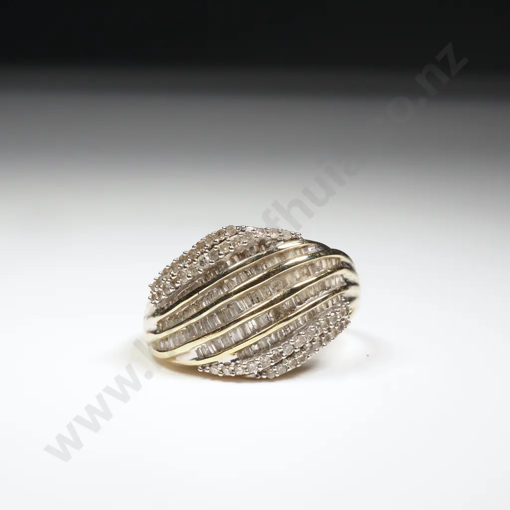 9ct Gold Diamond Ring w Certificate of Authenticity Image 1++