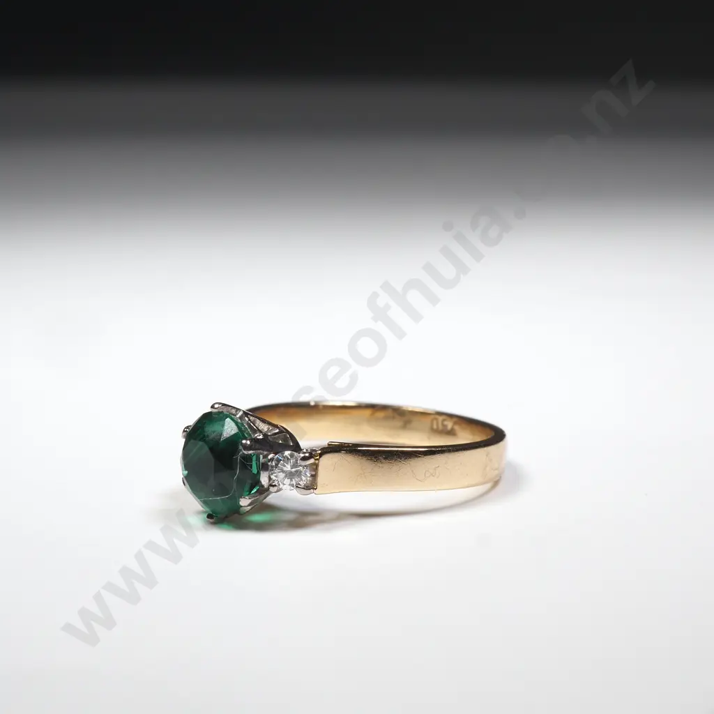 18ct Gold Emerald & Diamond Ring w Valuation for $3,965 Image 1++