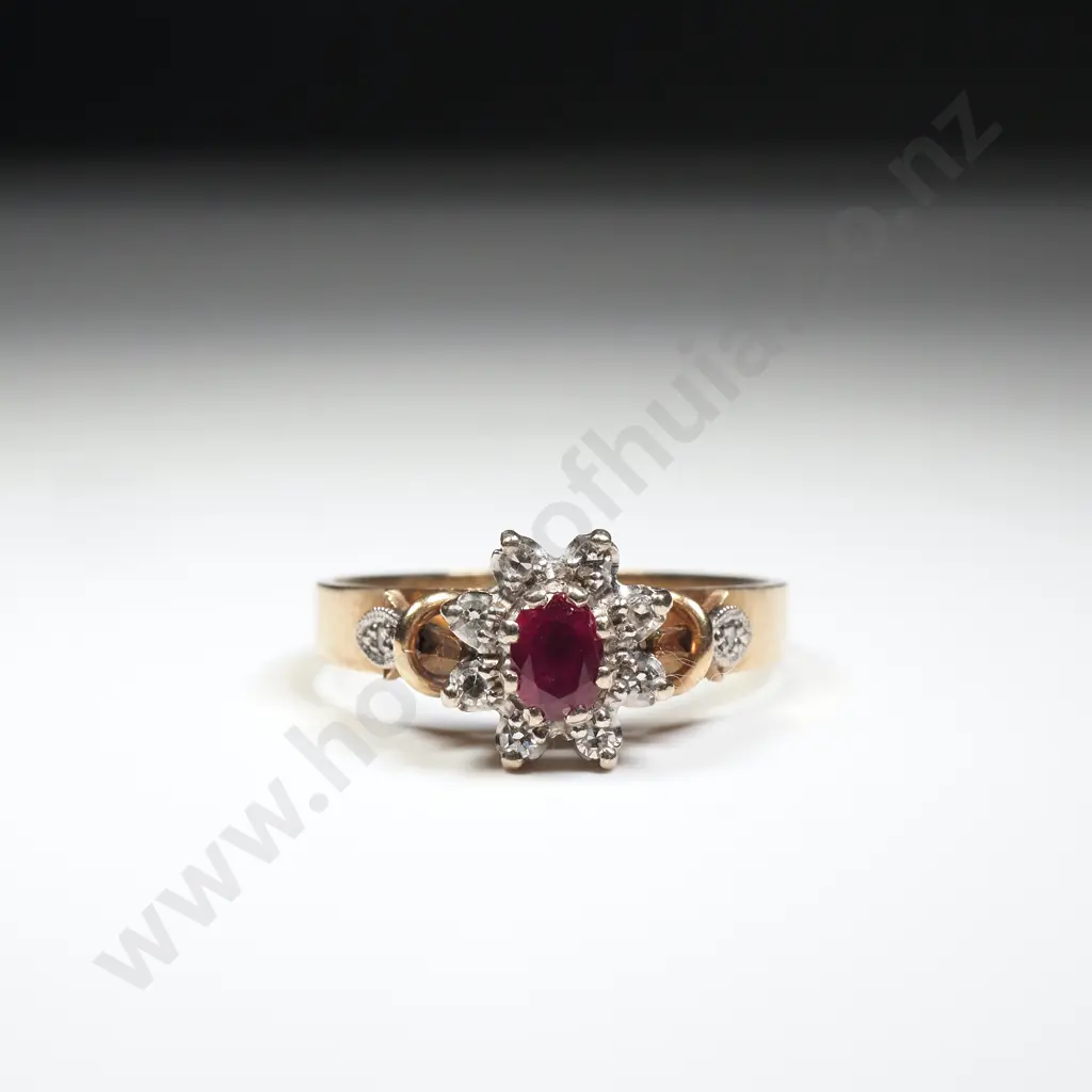 Vintage 9ct Gold Diamond Ring Image 1++