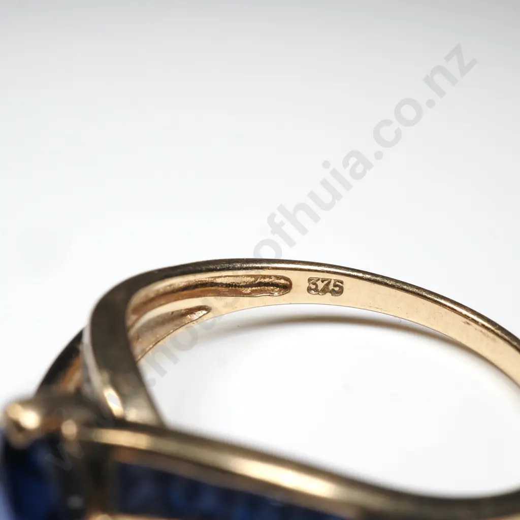 9ct Gold Bold Blue Stone Ring Image 1++