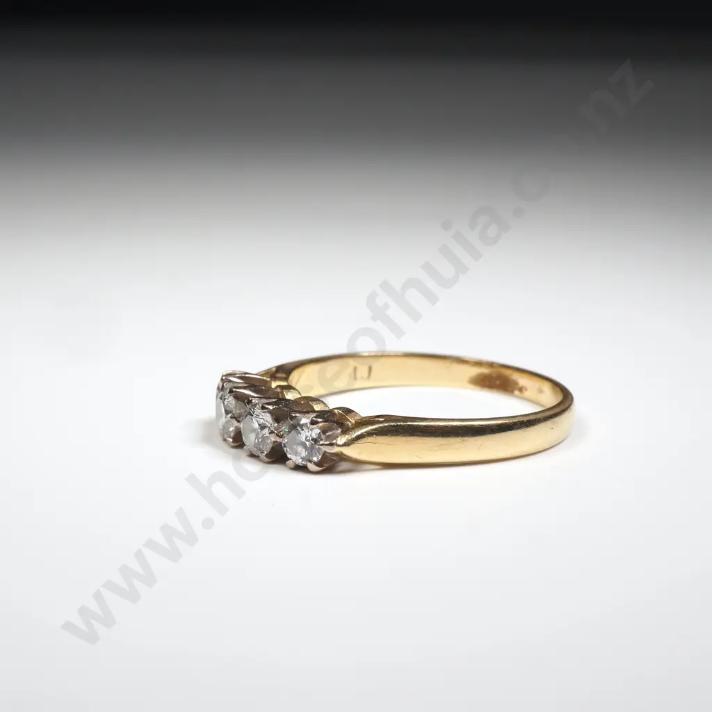 18ct  Vintage Gold Five Stone Diamond Ring Image 1++