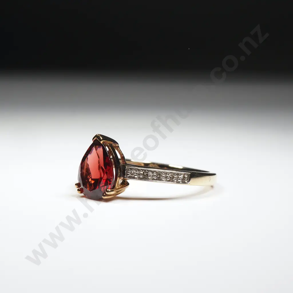 9ct Gold Red Stone Ring Image 1++