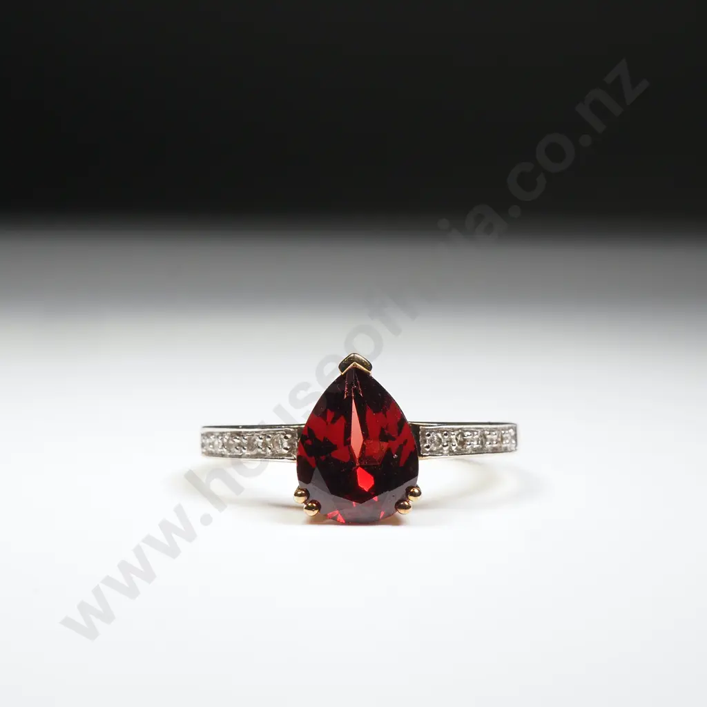 9ct Gold Red Stone Ring Image 1++
