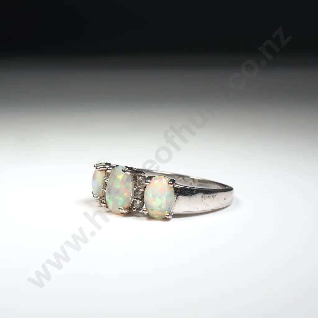 10ct Gold & Opal Ring Image 1++