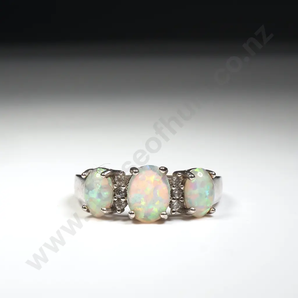 10ct Gold & Opal Ring Image 1++