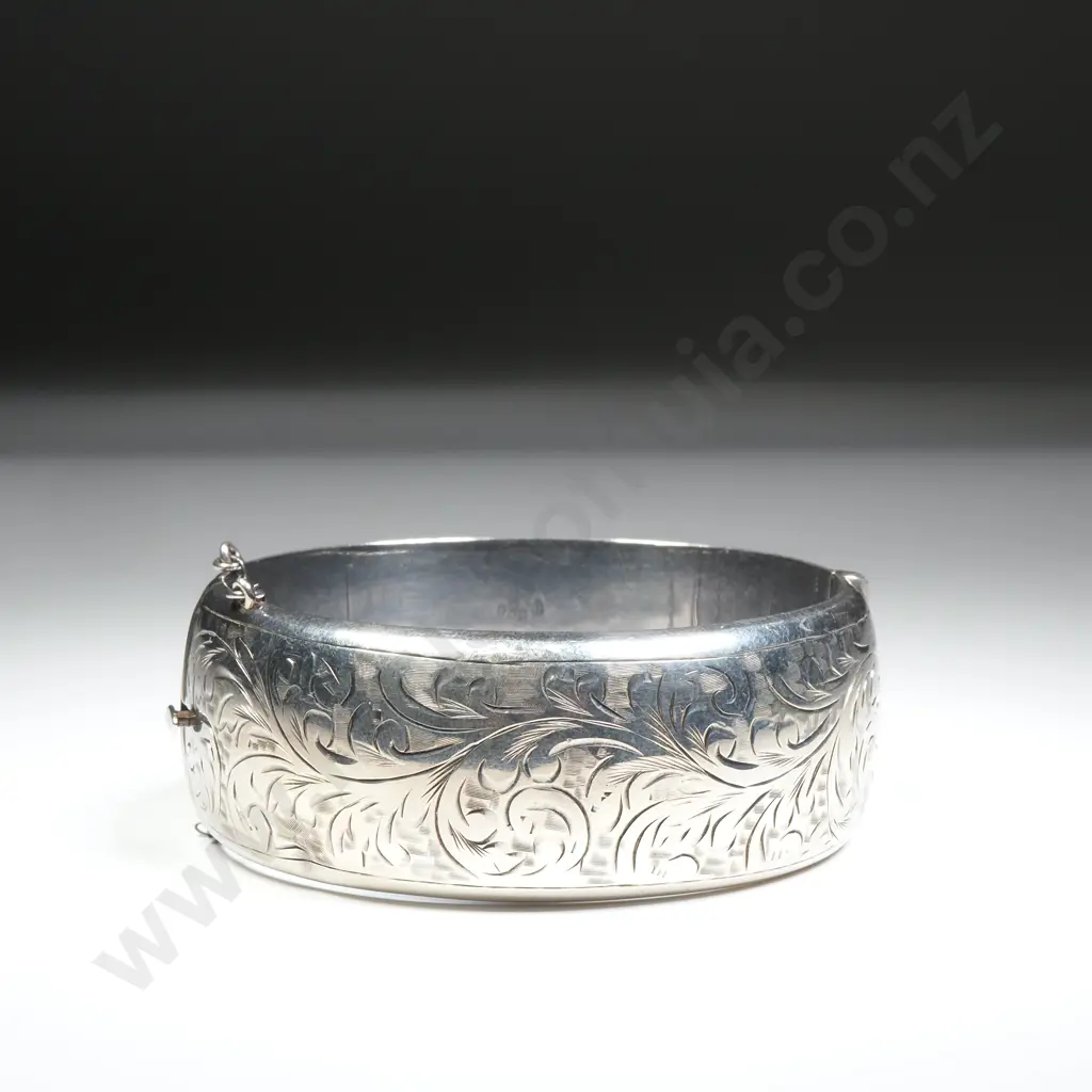 Large Sterling Silver Hinged Bracelet w English Hallmarks Image 1++