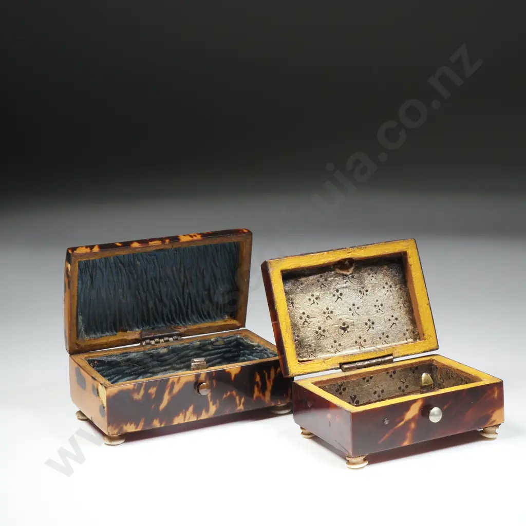 Small Tortoiseshell Trinket Box w Silver Plate Cartouche Image 1++