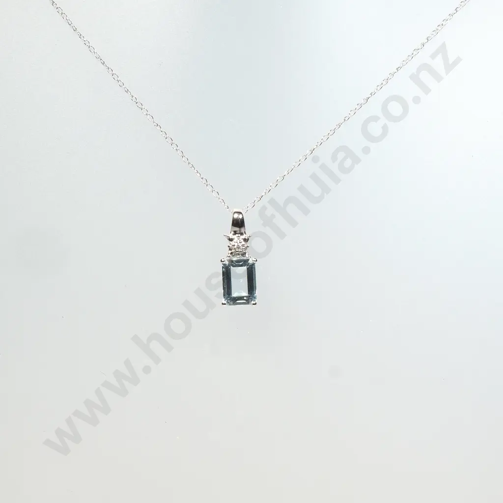 10ct White Gold Blue Stone Pendant Image 1++