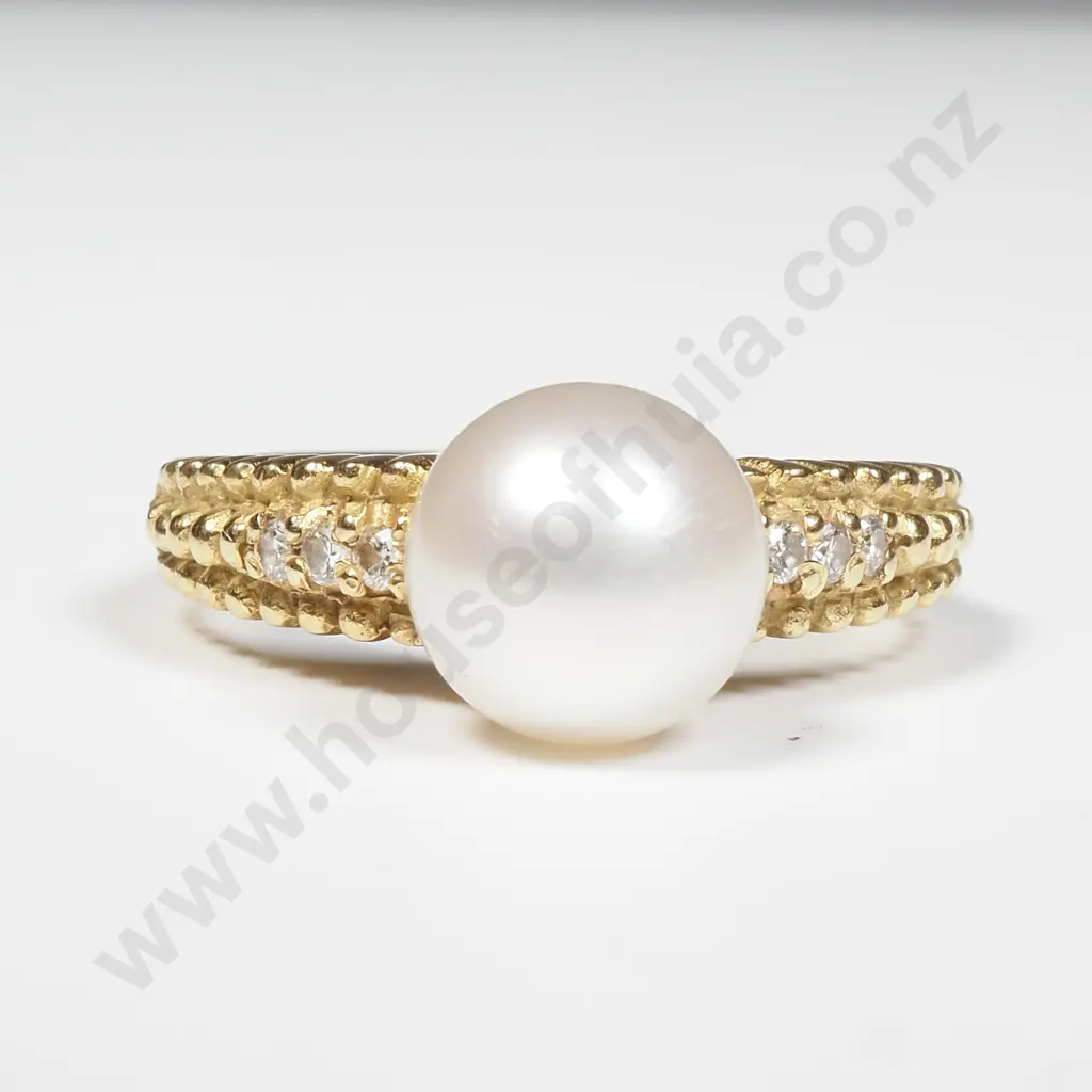18ct Gold Dress Ring Set w a Single Pearl Flanked by Graduated Pave Set Diamonds on a Textured Band Image 1++