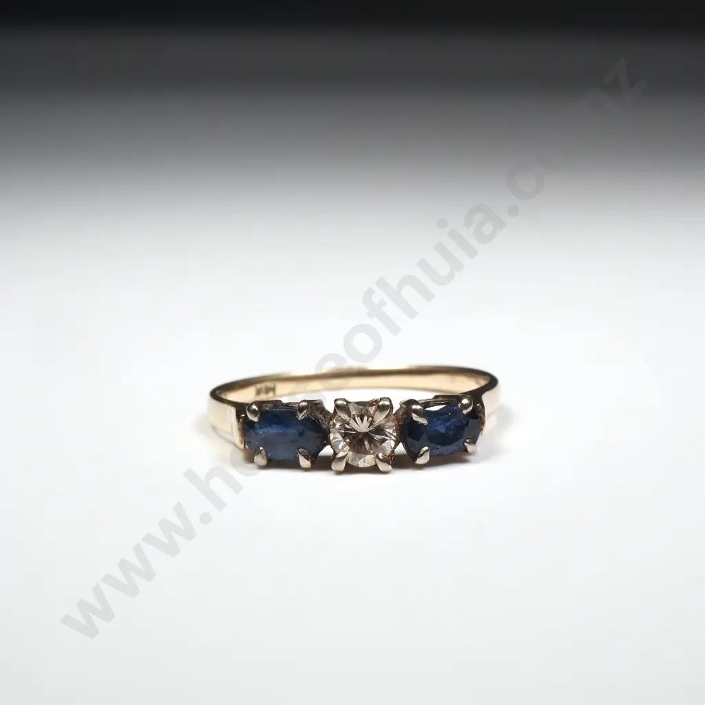 Vintage 14ct Gold Diamond & Sapphire Ring Image 1++