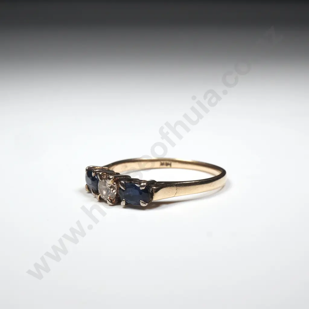 Vintage 14ct Gold Diamond & Sapphire Ring Image 1++