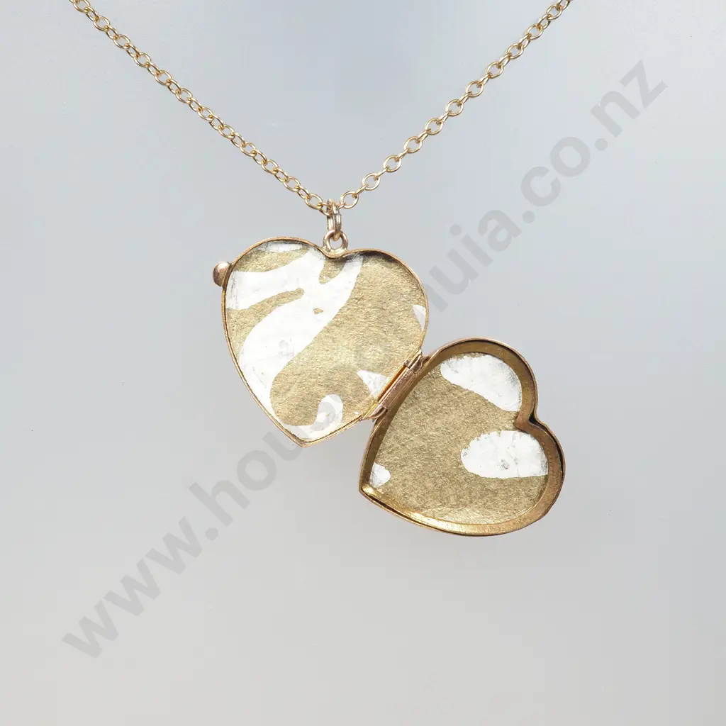 Vintage 9ct Gold Heart Locket Pendant on 9ct Gold Chain Image 1++