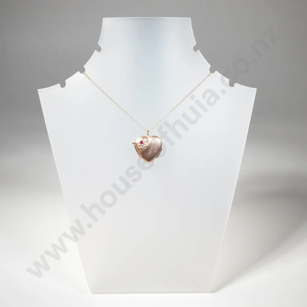 Vintage 9ct Gold Heart Locket Pendant on 9ct Gold Chain Image 1++
