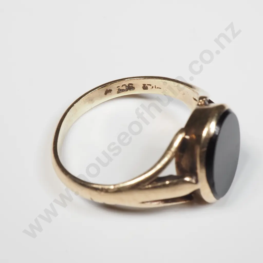 9ct Gold Onyx Signet Ring Image 1++
