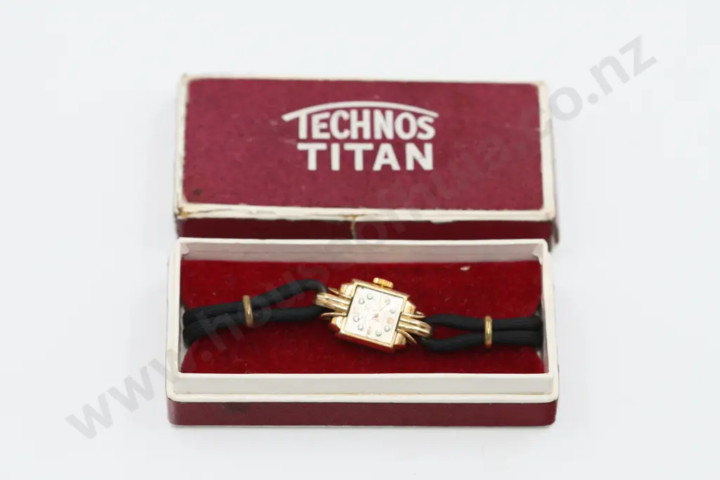Titan Womans Wrist Watch Image 1++