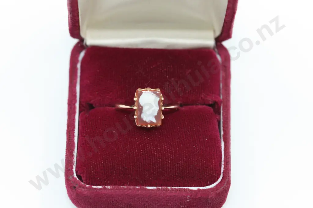 9ct Gold Cameo Ring Image 1++