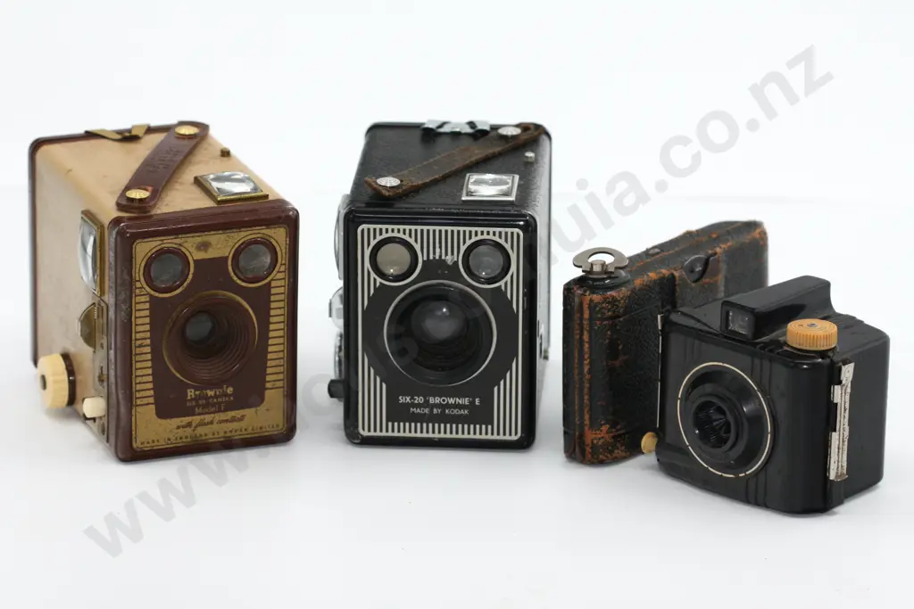 Four Early Film Cameras Image 1++