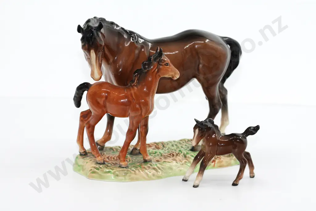 Large Beswick Chestnut Mare with Foal + Single Foal Image 1++