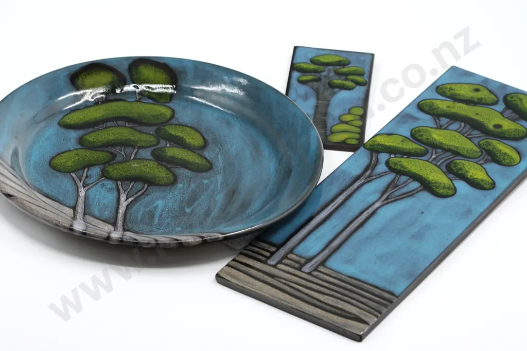 Three Pottery Items by Morris & James Matakana Image 1++