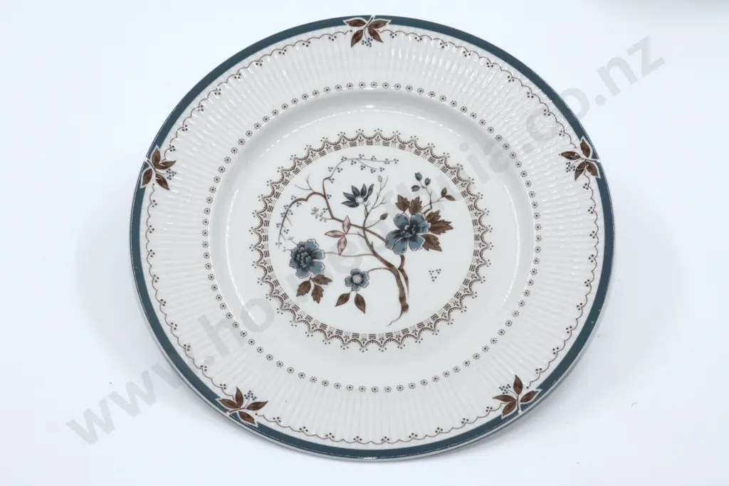 Old Colony Royal Doulton 8 Piece Dinner Set  Image 1++
