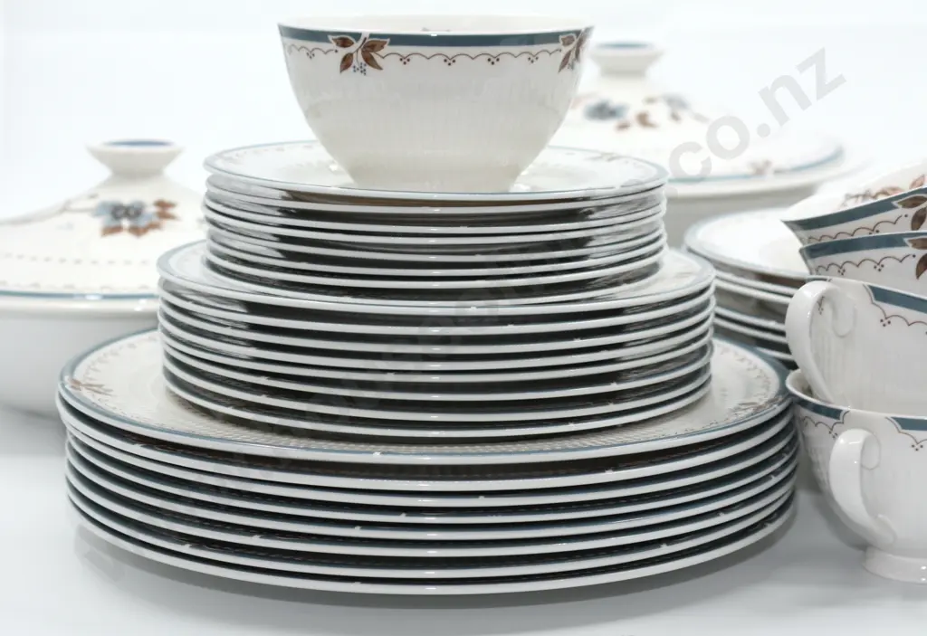 Old Colony Royal Doulton 8 Piece Dinner Set  Image 1++
