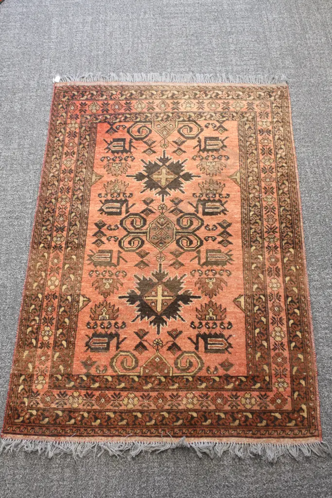 Persian Rug: 150cm by 98cm Image 1++