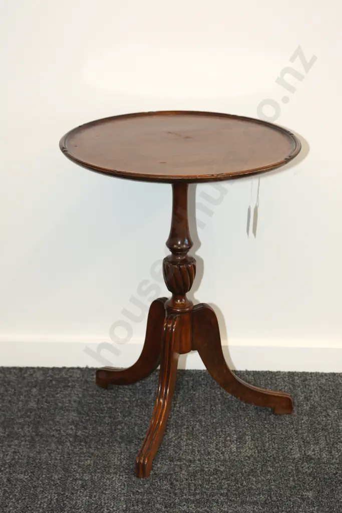 Antique Circular Side Table (Small) Image 1++