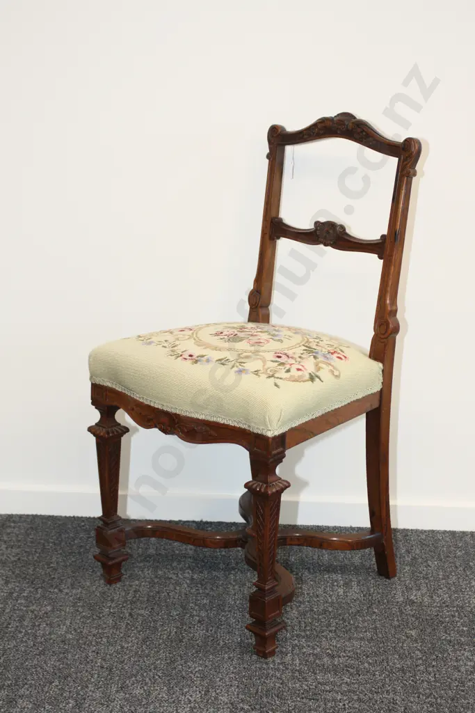 Antique Square Set Chair Image 1++