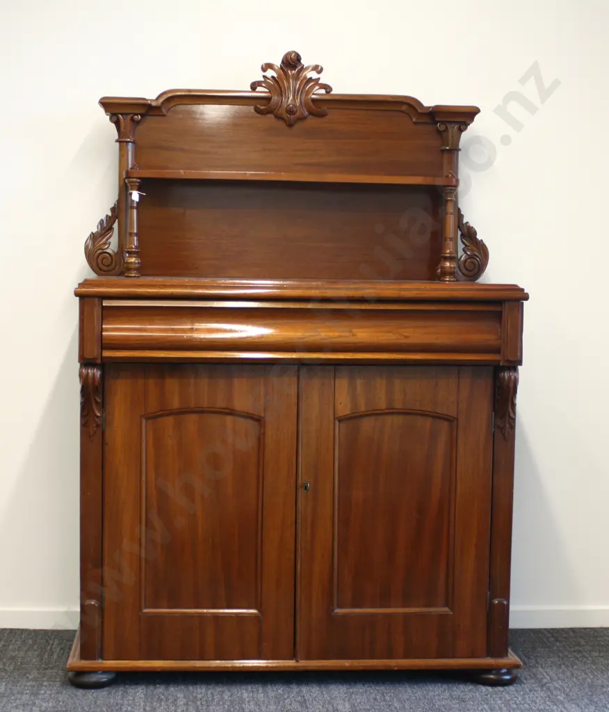 Large and Impressive Side Bar with Cutlery Drawer Image 1++