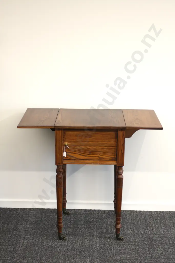 Drop Leaf Side Table on Castors Image 1++